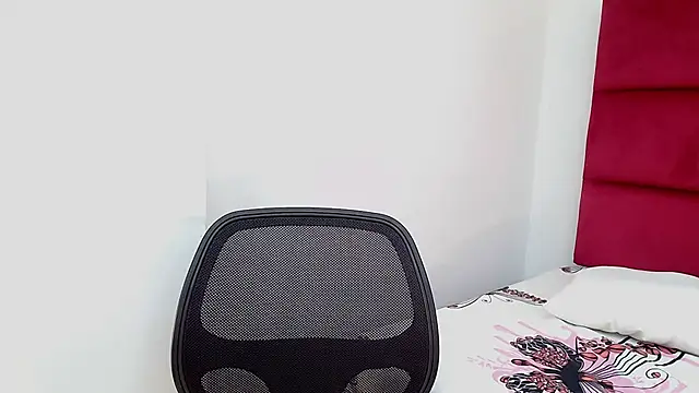 Snapshot of Flirty_Vibes chatting on 4, 11, 2025 Flirty Vibes online show from 4, 11, 2025