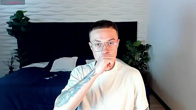 Snapshot of Lil_James chatting on 21, 11, 2025 Lil James online show from 21, 11, 2025