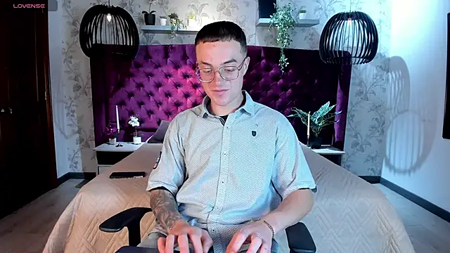 Snapshot of Lil_James chatting on 22, 11, 2025 Lil James online show from 22, 11, 2025