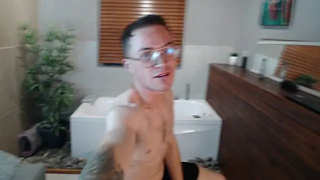 Snapshot of Lil_James chatting on 13, 12, 2025 Lil James online show from 13, 12, 2025