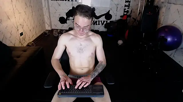 Snapshot of Lil_James chatting on 15, 12, 2025 Lil James online show from 15, 12, 2025