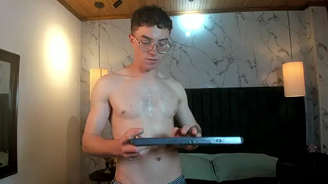 Snapshot of Lil_James chatting on 4, 5, 2026 Lil James online show from 4, 5, 2026