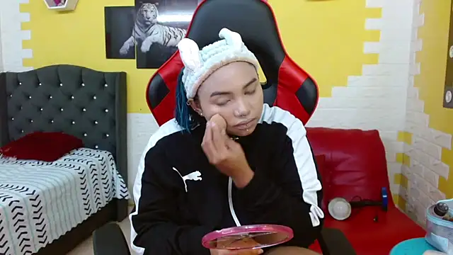 Snapshot of lara_jean23 chatting on 22, 10, 2025 lara jean23 online show from 22, 10, 2025