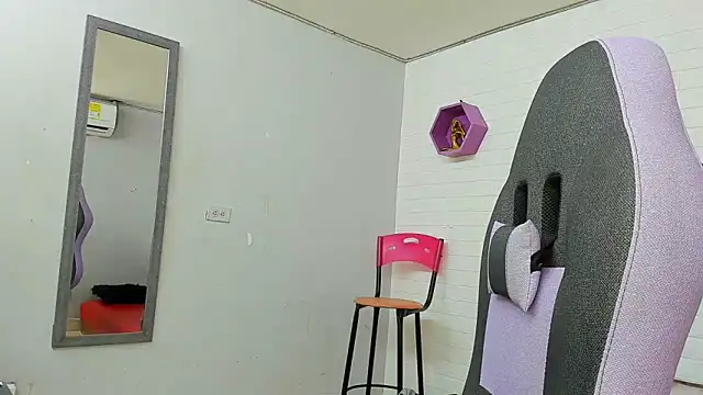 Snapshot of lara_jean23 chatting on 23, 10, 2025 lara jean23 online show from 23, 10, 2025