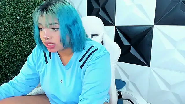 Snapshot of lara_jean23 chatting on 4, 11, 2025 lara jean23 online show from 4, 11, 2025