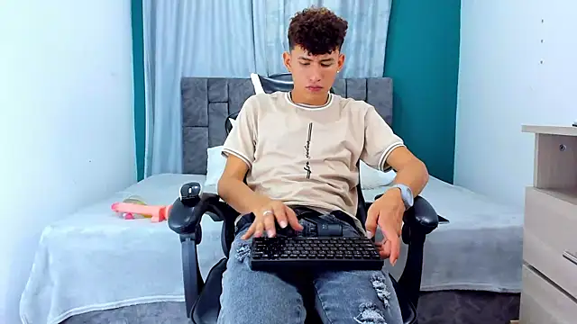 Nicolas Torres  online show from 20, 11, 2025