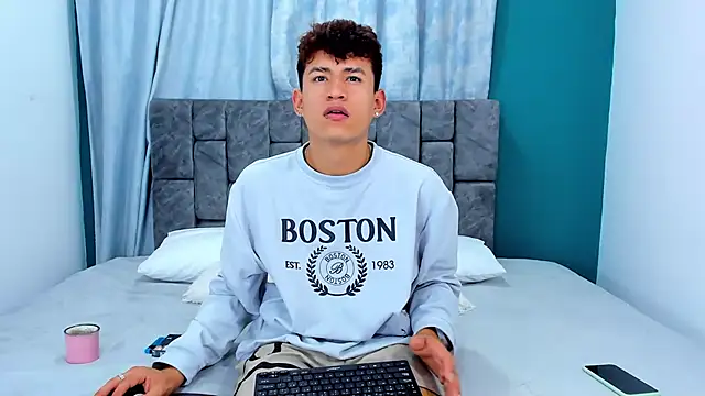 Nicolas Torres  online show from 2, 12, 2025