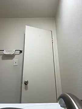 Snapshot of Mrmakeherwet_Tez chatting on 25, 10, 2025 Mrmakeherwet Tez online show from 25, 10, 2025