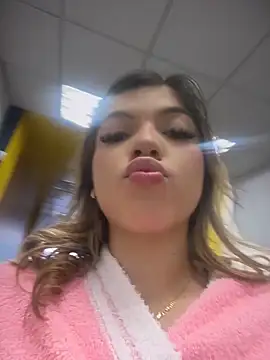 CheekyPeachXXX online show from 17, 6, 2026