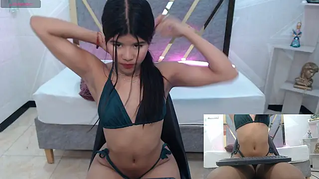 Snapshot of Sidney_Brownn chatting on 7, 11, 2025 Sidney Brownn online show from 7, 11, 2025