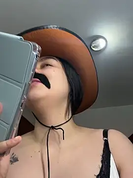 Snapshot of Selena_Roa chatting on 31, 10, 2025 Selena Roa online show from 31, 10, 2025