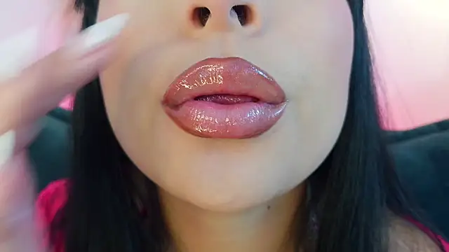 mia roux1 online show from 6, 4, 2026