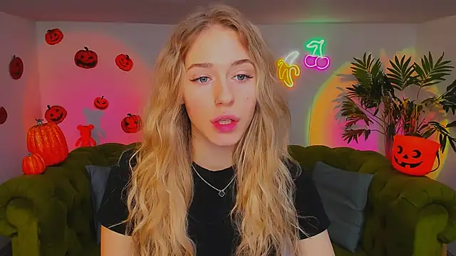 sassy cutie online show from 4, 11, 2025