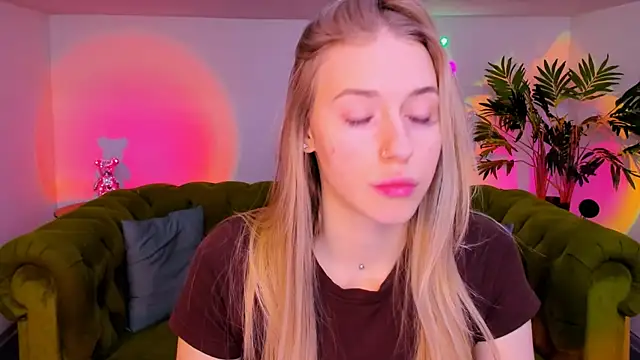 sassy cutie online show from 18, 11, 2025