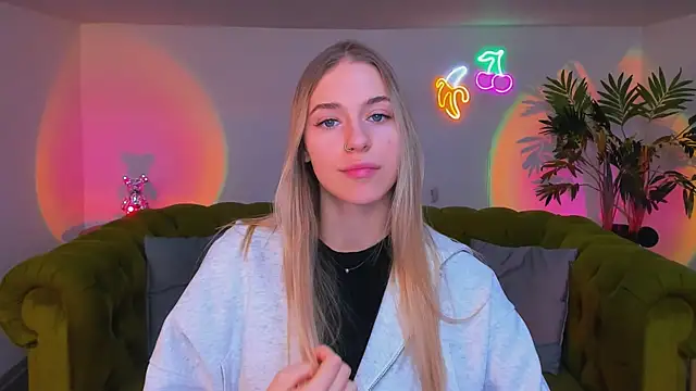 sassy cutie online show from 28, 11, 2025