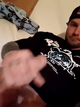 Snapshot of DadDDick925 chatting on 21, 11, 2025 DadDDick925 online show from 21, 11, 2025