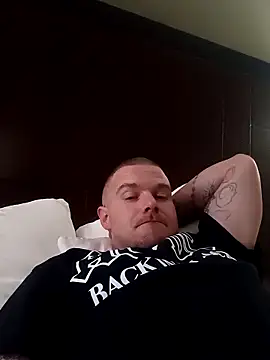 Snapshot of DadDDick925 chatting on 16, 12, 2025 DadDDick925 online show from 16, 12, 2025