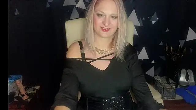 Snapshot of MonicaMis chatting on 4, 12, 2025 MonicaMis online show from 4, 12, 2025