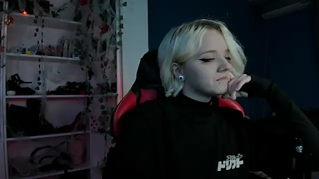 Snapshot of Holy_Mistress_S chatting on 29, 10, 2025 Holy Mistress S online show from 29, 10, 2025