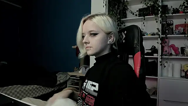 Snapshot of Holy_Mistress_S chatting on 5, 11, 2025 Holy Mistress S online show from 5, 11, 2025