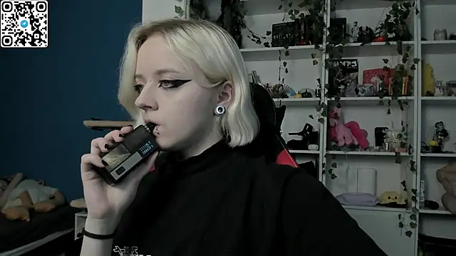 Snapshot of Holy_Mistress_S chatting on 3, 12, 2025 Holy Mistress S online show from 3, 12, 2025