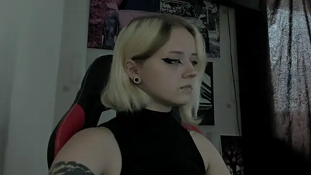 Snapshot of Holy_Mistress_S chatting on 6, 7, 2026 Holy Mistress S online show from 6, 7, 2026