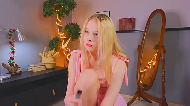 Snapshot of YungLyssy chatting on 14, 12, 2025 YungLyssy online show from 14, 12, 2025