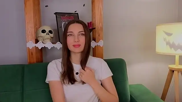 Snapshot of KateCahee chatting on 31, 10, 2025 KateCahee online show from 31, 10, 2025