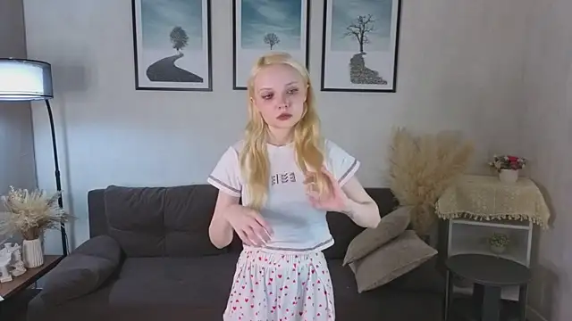 Snapshot of IraYounce chatting on 29, 10, 2025 IraYounce online show from 29, 10, 2025