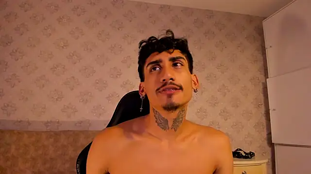 Snapshot of Mr_Strike chatting on 16, 11, 2025 Mr Strike online show from 16, 11, 2025