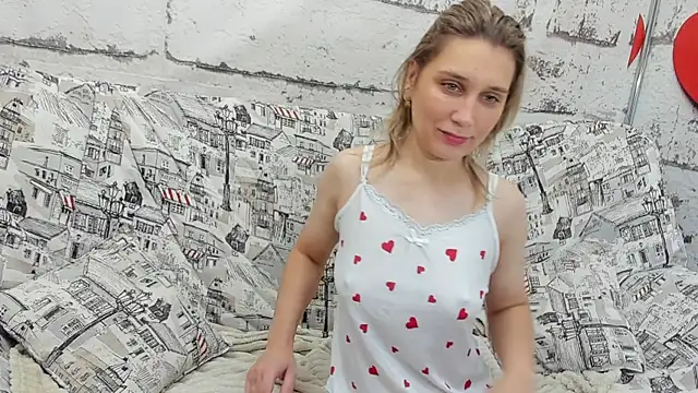 Snapshot of Tenderly_Sophie chatting on 5, 11, 2025 Tenderly Sophie online show from 5, 11, 2025