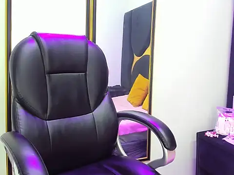 Snapshot of Gianna_Johnson chatting on 21, 11, 2025 Gianna Johnson online show from 21, 11, 2025