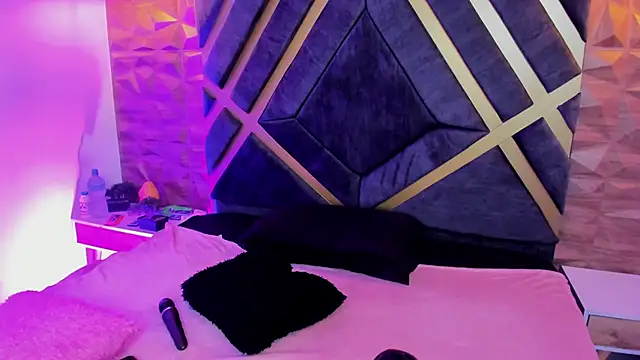 sydney miller  online show from 17, 4, 2026