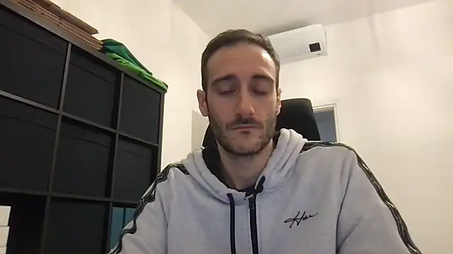 Snapshot of LukaShyGuy chatting on 26, 11, 2025 LukaShyGuy online show from 26, 11, 2025