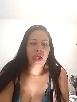 Snapshot of LeilaTaylor chatting on 28, 10, 2025 LeilaTaylor online show from 28, 10, 2025