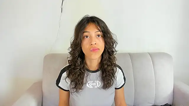 Snapshot of emily_jonessxx chatting on 11, 1, 2026 emily jonessxx online show from 11, 1, 2026