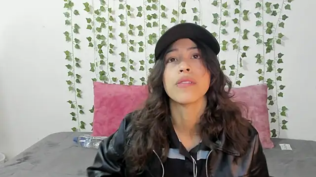 Snapshot of emily_jonessxx chatting on 15, 1, 2026 emily jonessxx online show from 15, 1, 2026