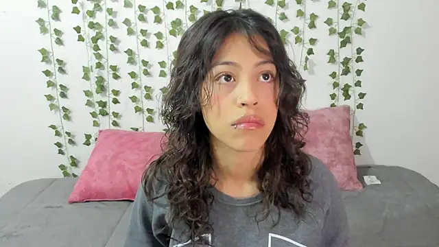 Snapshot of emily_jonessxx chatting on 17, 1, 2026 emily jonessxx online show from 17, 1, 2026