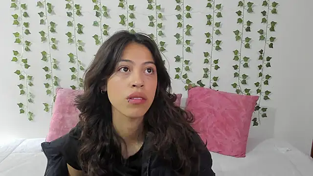 Snapshot of emily_jonessxx chatting on 5, 2, 2026 emily jonessxx online show from 5, 2, 2026