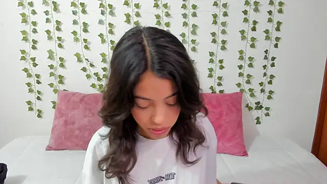 Snapshot of emily_jonessxx chatting on 14, 2, 2026 emily jonessxx online show from 14, 2, 2026