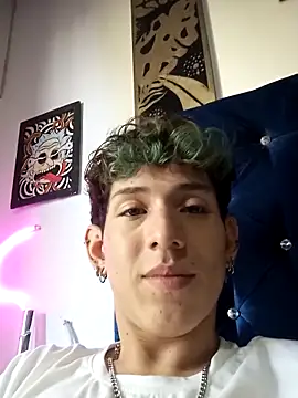 Snapshot of Yorsamm_and_friends chatting on 28, 10, 2025 Yorsamm and friends online show from 28, 10, 2025