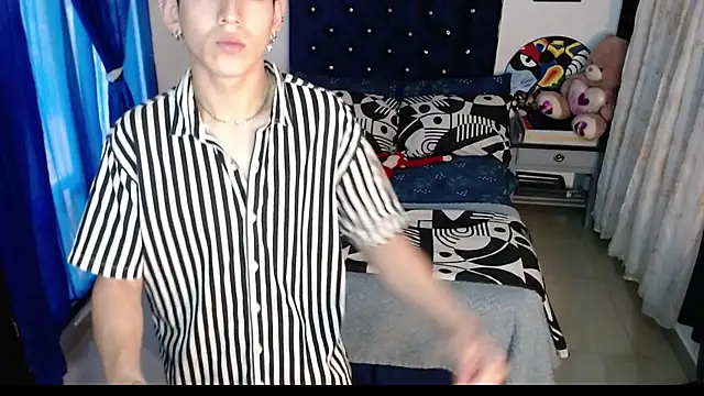 Snapshot of Yorsamm_and_friends chatting on 31, 10, 2025 Yorsamm and friends online show from 31, 10, 2025