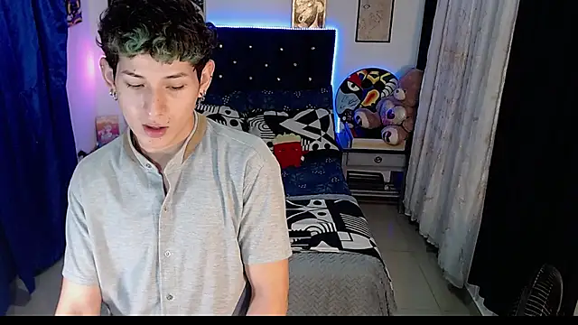 Snapshot of Yorsamm_and_friends chatting on 7, 11, 2025 Yorsamm and friends online show from 7, 11, 2025