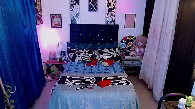 Snapshot of Yorsamm_and_friends chatting on 28, 11, 2025 Yorsamm and friends online show from 28, 11, 2025