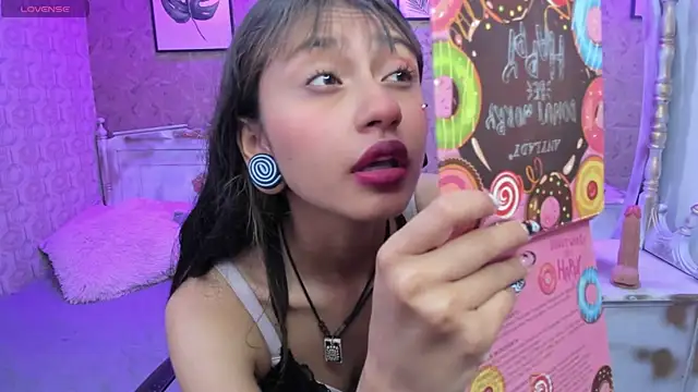 Snapshot of Noa_clk chatting on 19, 11, 2025 Noa clk online show from 19, 11, 2025