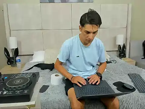 Snapshot of jupiter_333 chatting on 1, 12, 2025 jupiter 333 online show from 1, 12, 2025