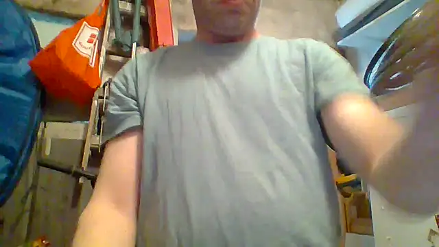 Snapshot of tommy3300 chatting on 3, 4, 2026 tommy3300 online show from 3, 4, 2026