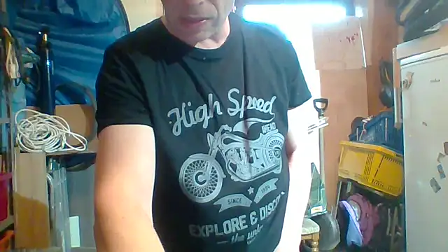 Snapshot of tommy3300 chatting on 12, 4, 2026 tommy3300 online show from 12, 4, 2026