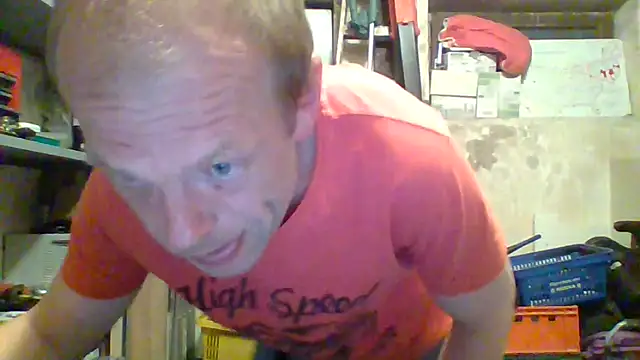 Snapshot of tommy3300 chatting on 28, 4, 2026 tommy3300 online show from 28, 4, 2026
