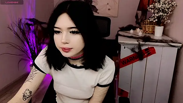 Snapshot of Emma_Kirks chatting on 30, 10, 2025 Emma Kirks online show from 30, 10, 2025